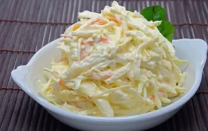 Salada de repolho cremoso fácil